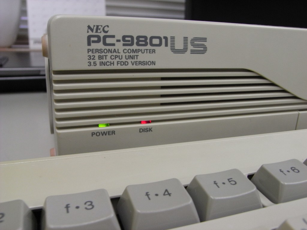 PC-9801USの電源を入れる
