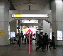 JR秋葉原駅の「昭和通り口改札」を出てまっすぐ昭和通りに向かいます。