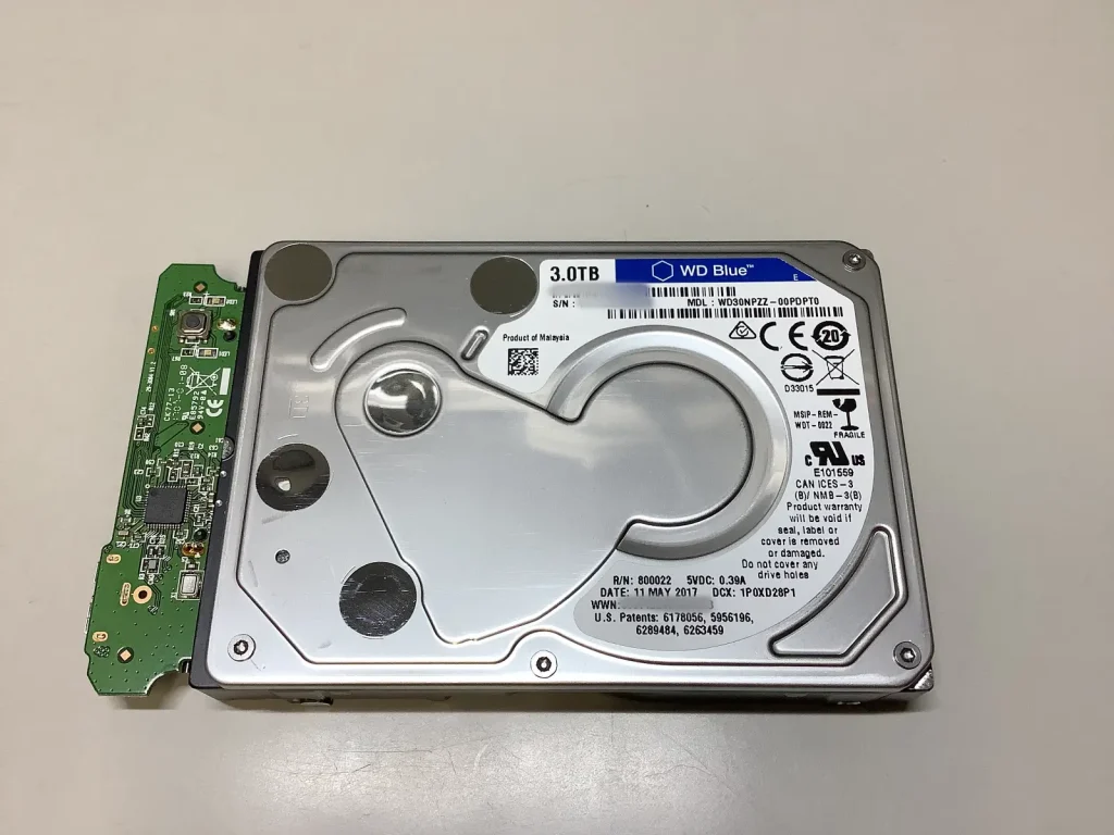 HDDは2.5インチのWD30NPZZ