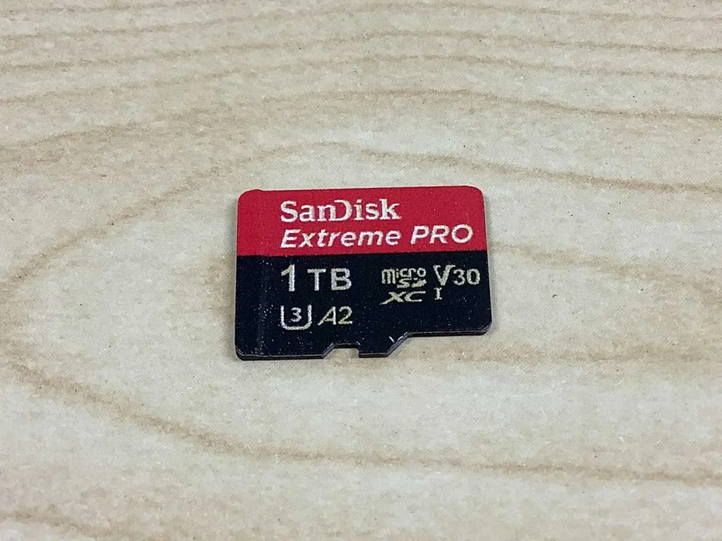 SanDisk 1TB MicroSDXC。なんとなく違和感を覚える