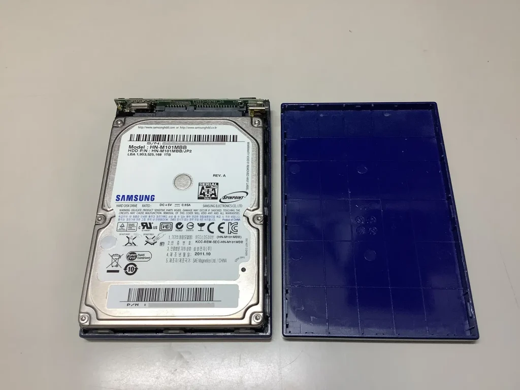 中のHDDはSAMSUNG製HN-M101MBB